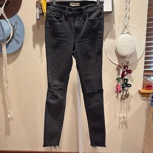 Madewell 9” Mid Rise Skinny Washed Black Distress Knee Raw Hem